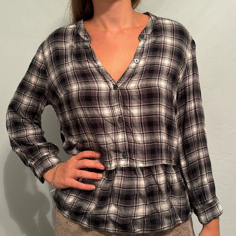 Cute gray plaid button up
